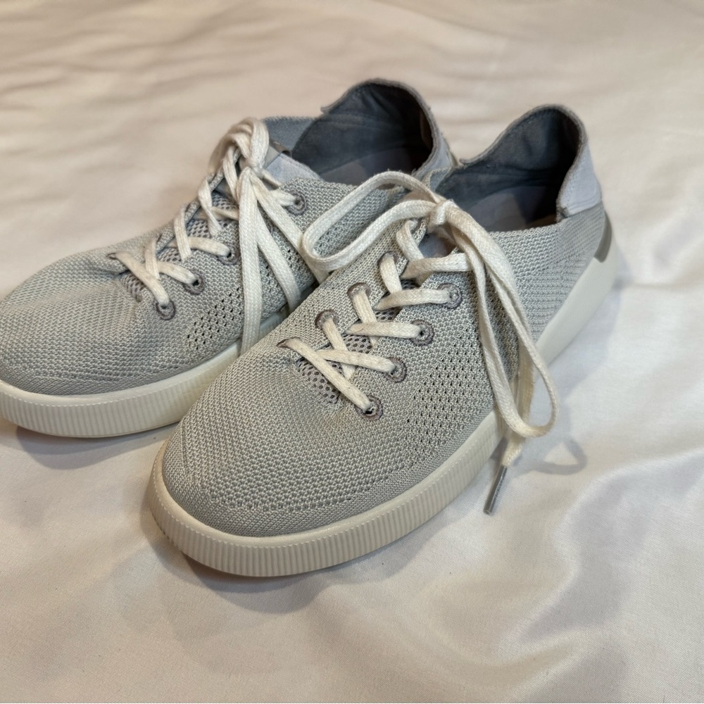 Reef Women's Light Gray Athletic Shoes
